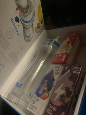 Cirkul Blue Infuser Bottle with Mixed Berry & Black Cherry Flavor Pods